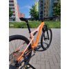 Horské celoodpružené kolo Orbea OIZ H30 2024 Apricot Orange/Limestone Beige