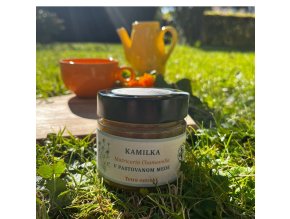 Terapeutický med s tetra extraktom rumančeka kamilkového