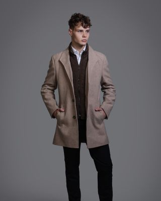 Světlé kabáty, které podtrhnou váš styl i v chladných dnech. 🧥 #koutnycz #kabaty #panskamoda #fashion