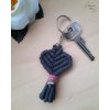 macrame_privesek_srdce_tmave_seda