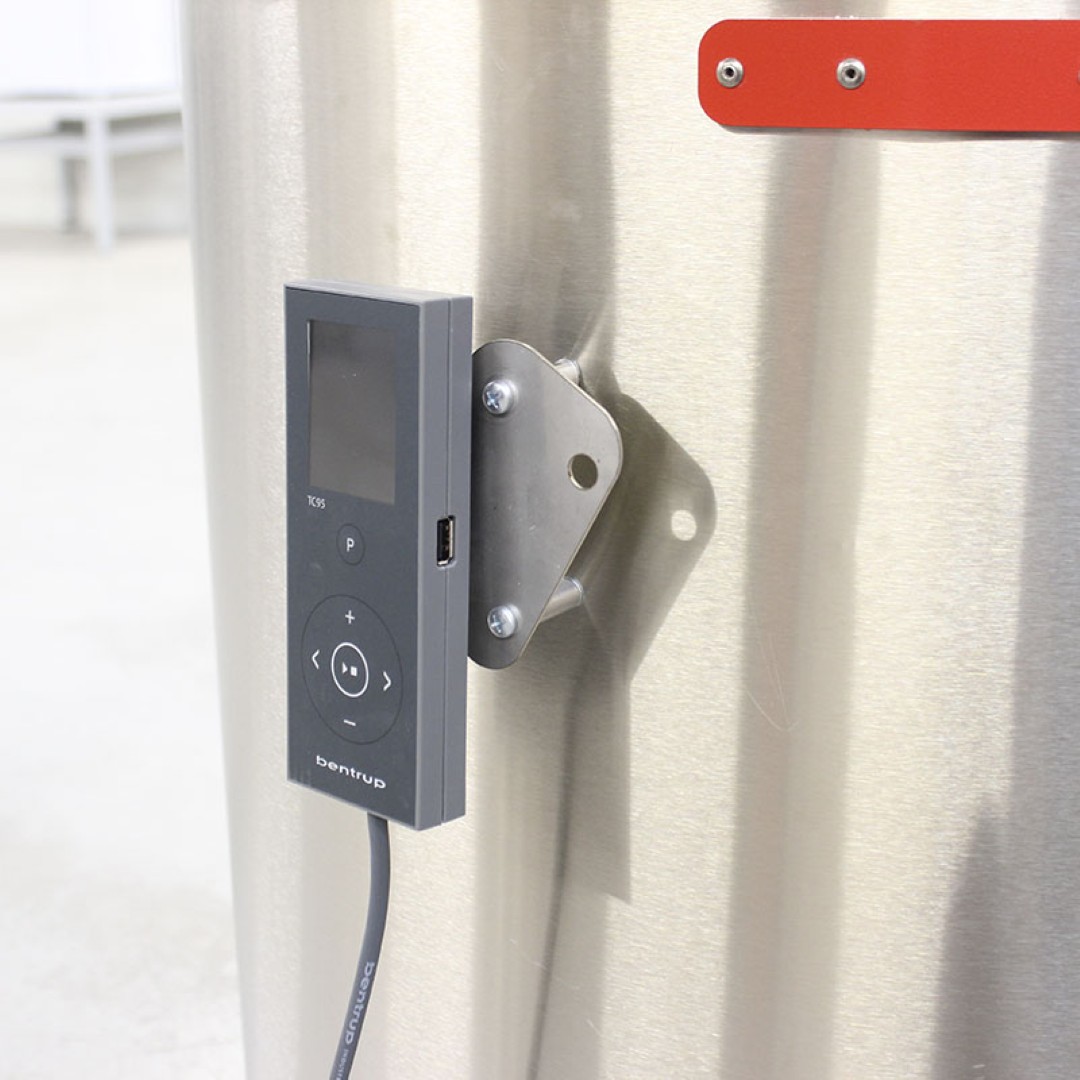 Bentrup kiln controller installed on a LAC ceramic kiln