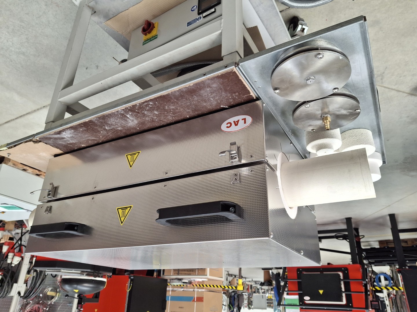 LAC laboratory tube furnace showing the overall installation length including the working tube