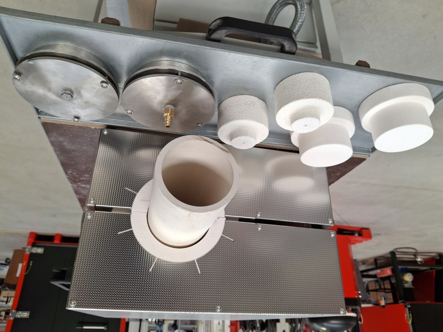Ceramic working tube and accessories for a LAC LT laboratory tube furnace