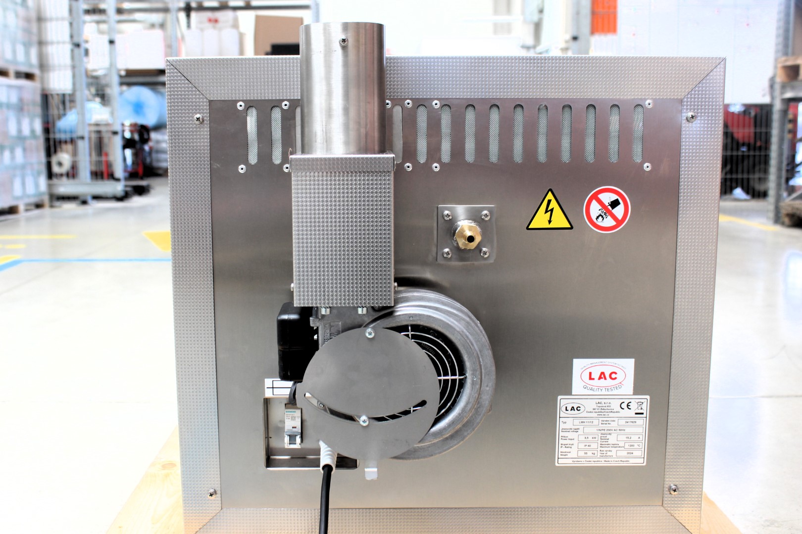 Exhaust fan and ejector fitted to a LAC laboratory furnace