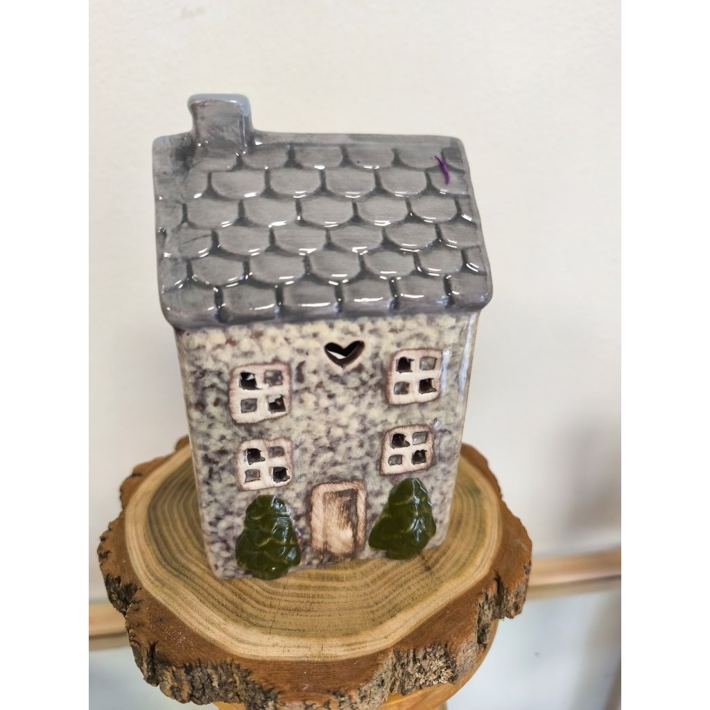 6604_keramicky-domecek-v-zeleni