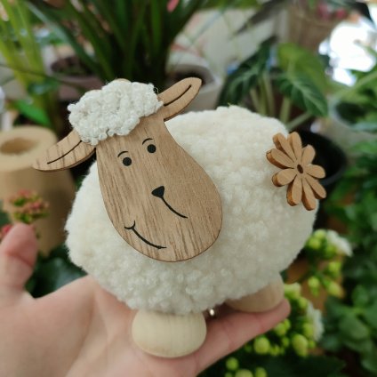 Ovečka s květinkou