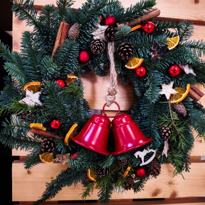 Věnec s červenými zvonky