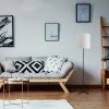 Černá stojací lampa Izander s bílým stínidlem pro žárovku E27