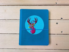 Vyšívaný kreativní deník KAREL A HYNEK v dárkovém balení - purpurový jelen