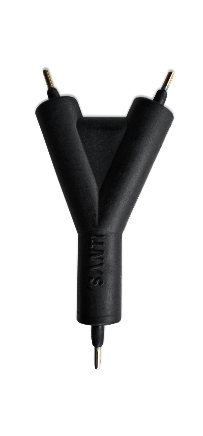 Detailné zobrazenie konektorových pinov s povrchovou úpravou proti korózii pre spoľahlivý prenos prúdu v náročných podmienkach.