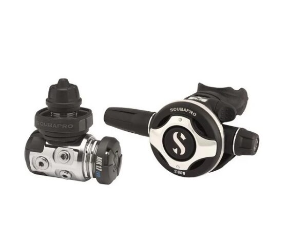 Detailné spracovanie prvého stupňa s pochrómovaným mosadzným telom a druhého stupňa s technológiou Air Balanced Valve pre stabilnú dodávku plynu.