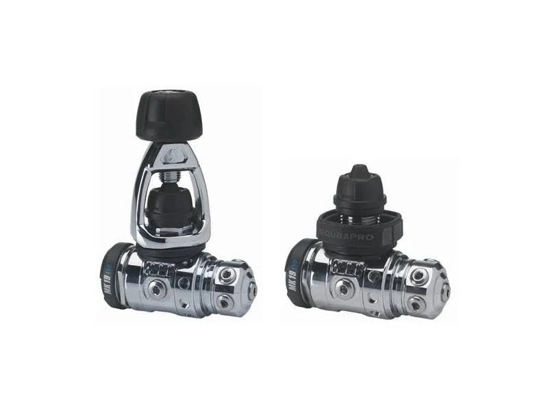 Detailné zobrazenie otočnej hlavy (swivel turret) a dvoch protibežných vysokotlakových portov pre optimálnu montáž manometrov alebo vysielačov.