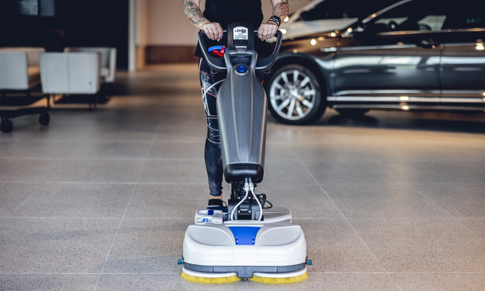 Lindhaus LW44 a LW52 Flexy Hybrid – špičkové mycí stroje na podlahy pro profesionální úklid