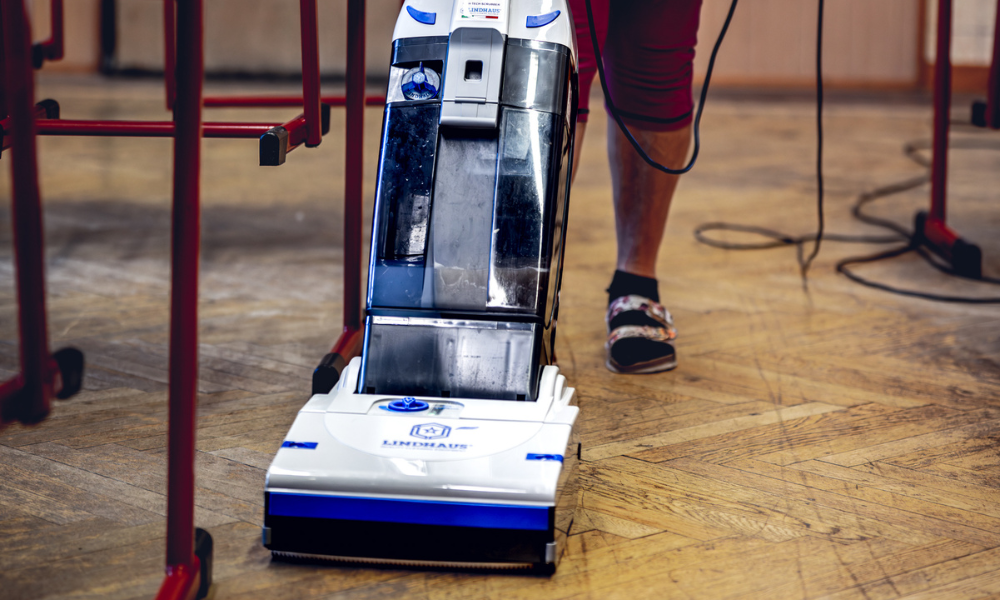 Všestrannost a účinnost mycího stroje Lindhaus LW30–38 eco Force