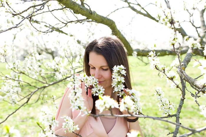 Den v životě ženy: laskavý průvodce ženským vesmírem