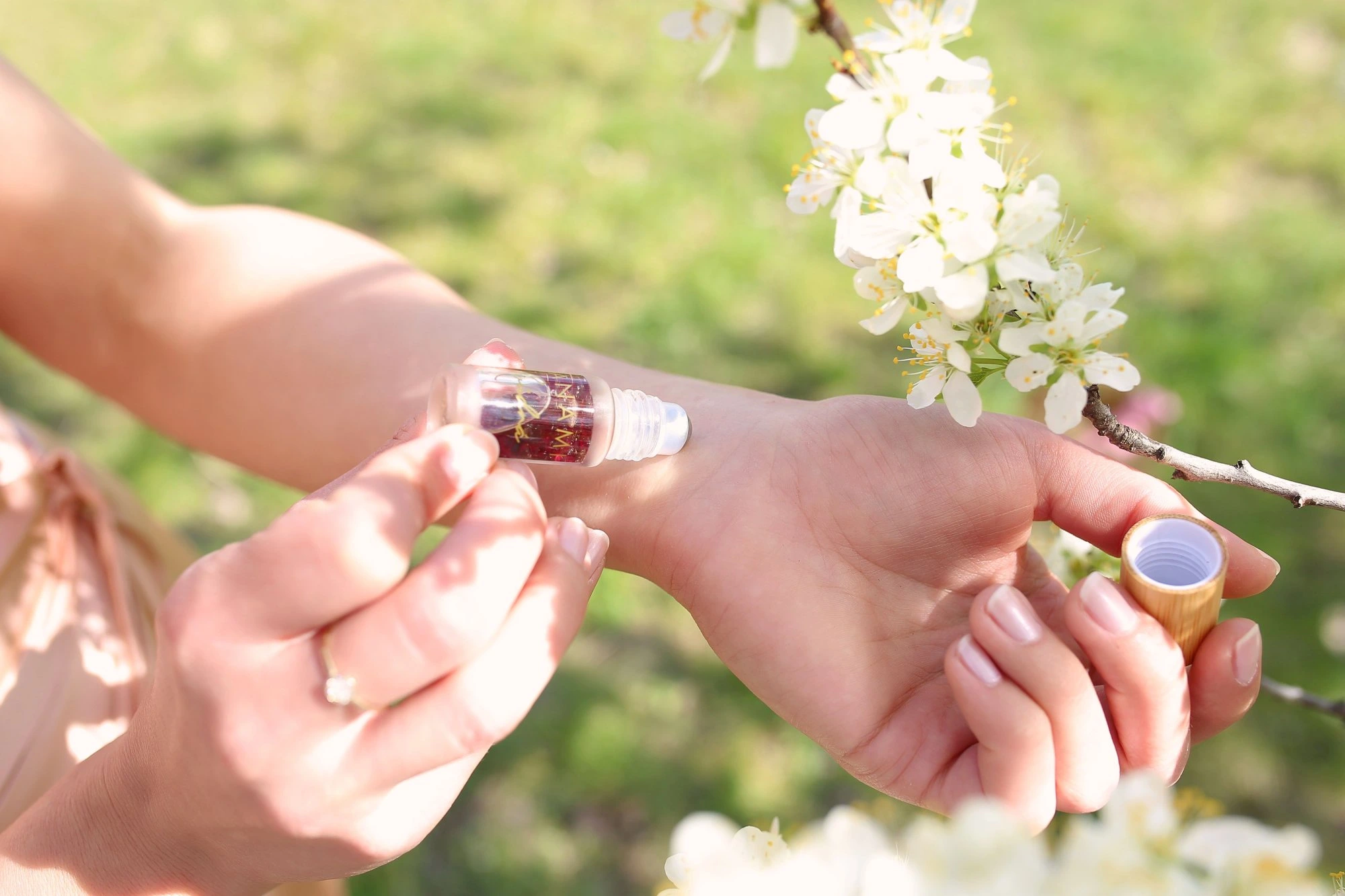 Jak dlouho voní přírodní parfém a co ovlivňuje jeho výdrž?