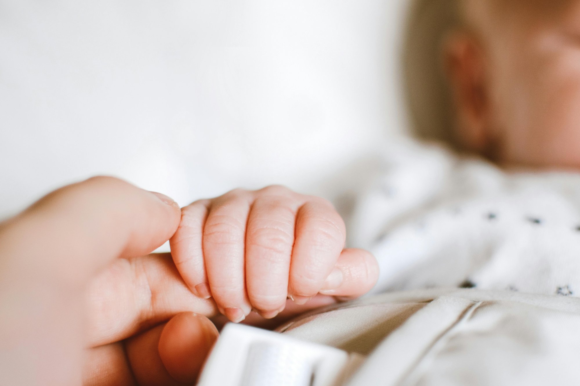 Aromaterapie v těhotenství a při kojení: Jaké vůně jsou bezpečné?