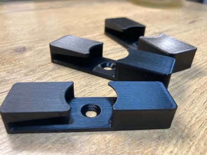 Nástenný držiak rybárskych navijakov (jednoskrutkový úchyt)