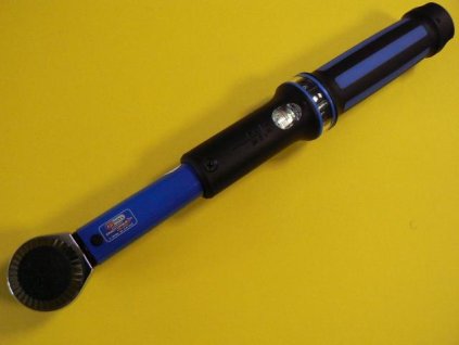 momentovy-klic-se-stupnici-ks-tools-516.1422