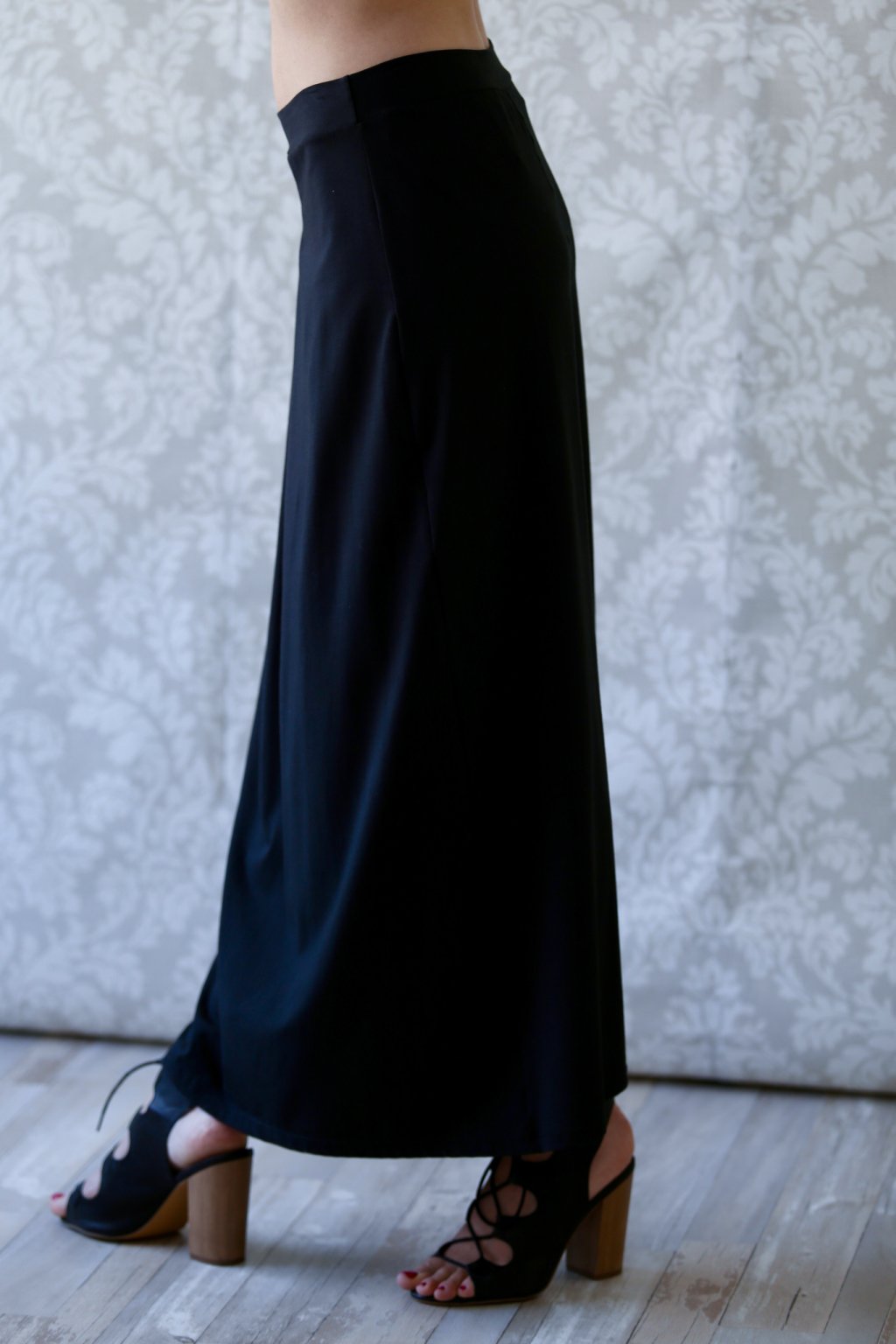 Dlouhá sukně se skladem Alexandra / Černá - Meera Design