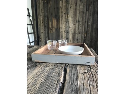 Designový velký 38x38x5 cm ručně vyráběný servírovací tácek z tvrdého dřeva