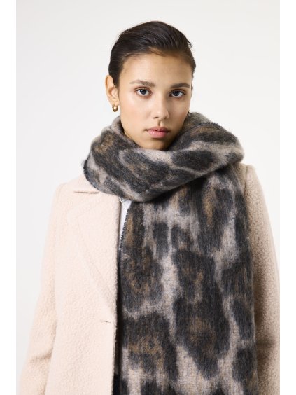 i50334 912 onmodel front 2000 2b10203f