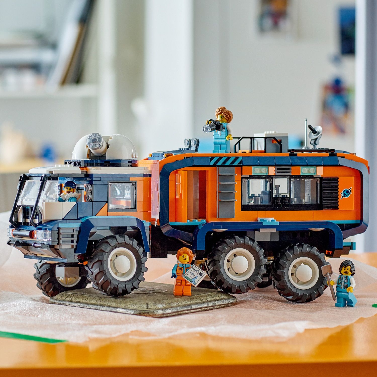 60471_Feature1