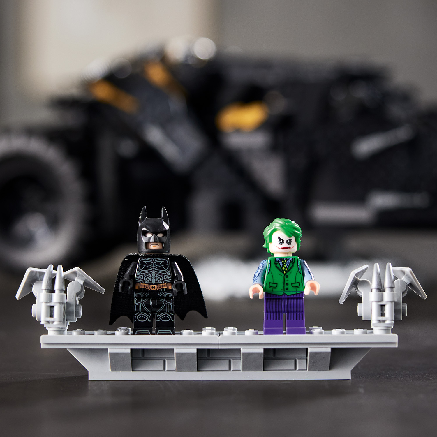 LEGO_76240_Feature3