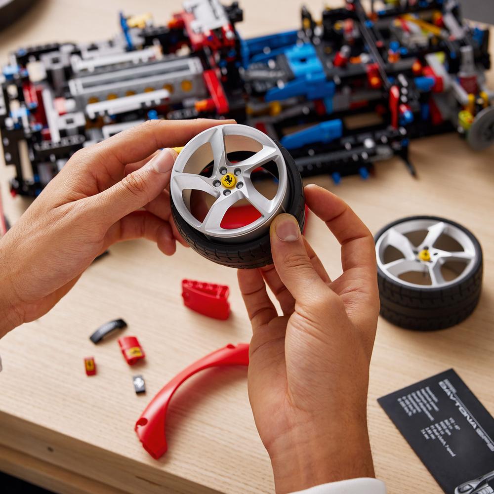 LEGO LEGO® Technic 42143 Ferrari Daytona SP3 (obrázek 8)