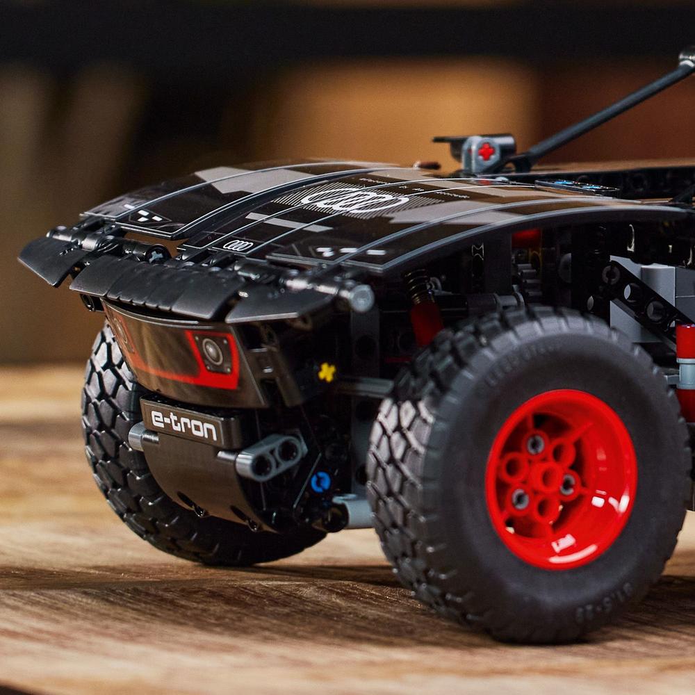 LEGO LEGO® Technic 42160 Audi RS Q e-tron (obrázek 8)