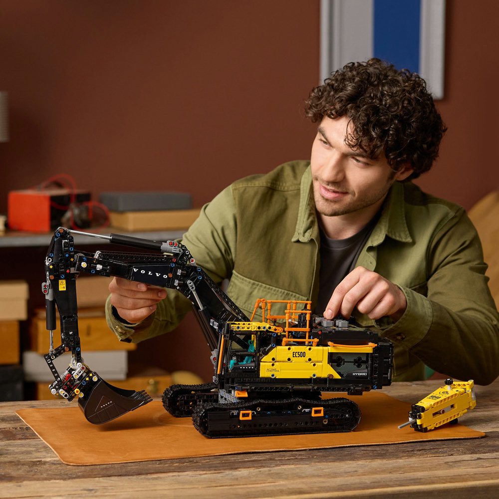 LEGO LEGO® Technic 42215 Bagr Volvo EC500 Hybrid (obrázek 4)