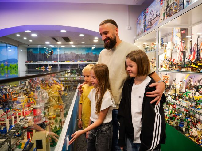 Museum of Bricks Praha Hledáte místo, kde si děti i dospělí opravdu užijí společný čas? 😇 Museum of Bricks Praha je...