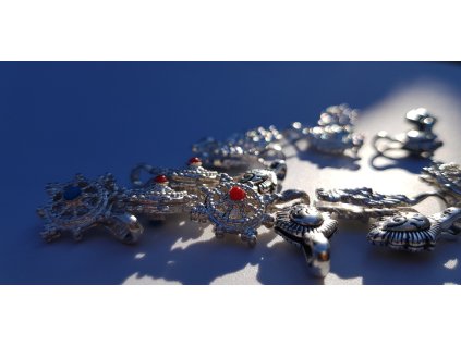 Decorative dividing components for mala