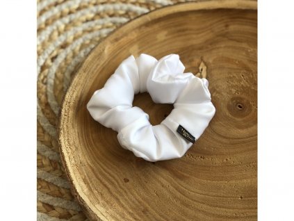 435 hedvabna scrunchie white