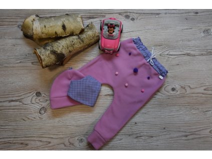 SET kalhoty, čepička, šátek růžový s barevnými bambulkami