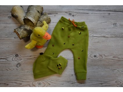 SET kalhoty, čepička, šátek zelený  s barevnými bambulkami