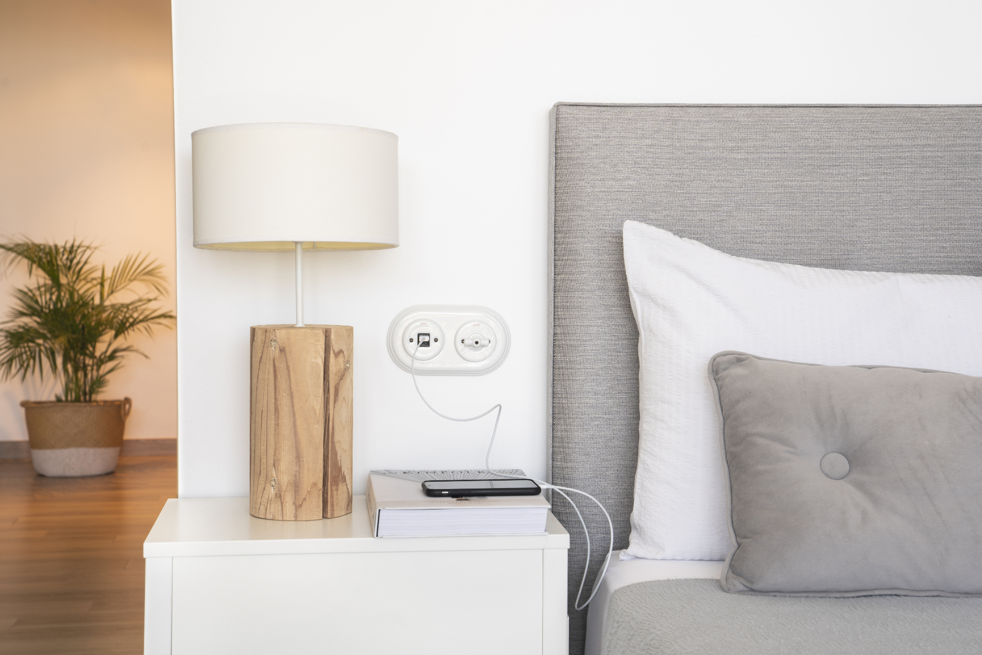 Porcelánové otočné vypínače: Retro v současném bydlení