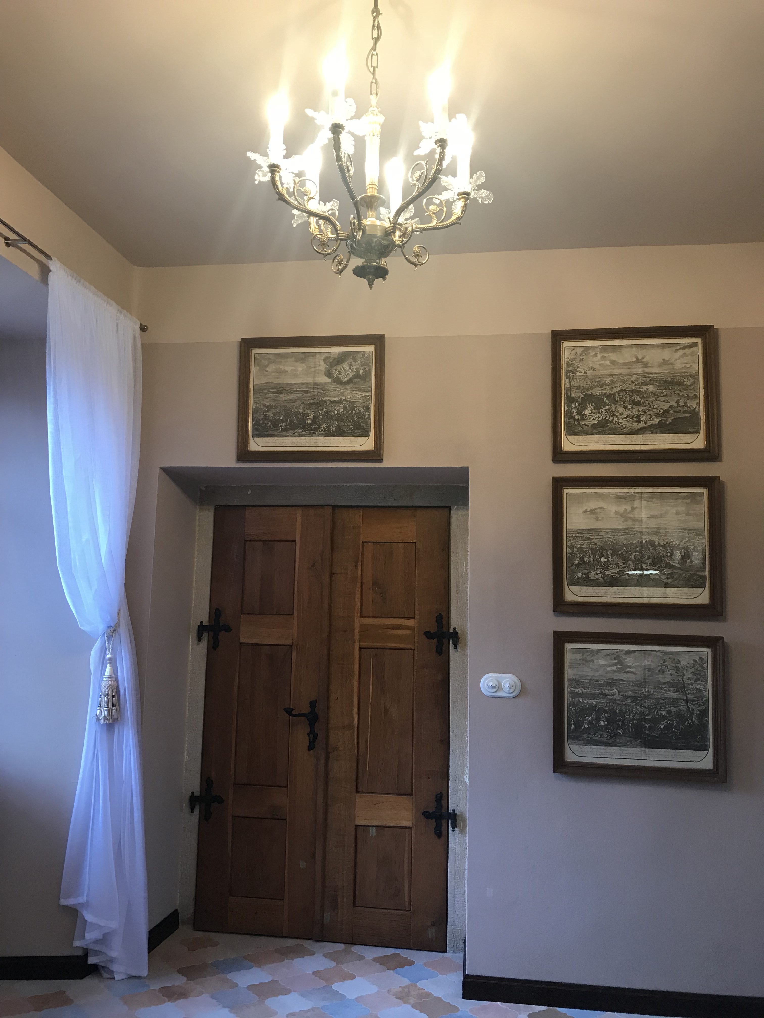 Porcelánové vypínače, zásuvky a rámečky Garby Colonial