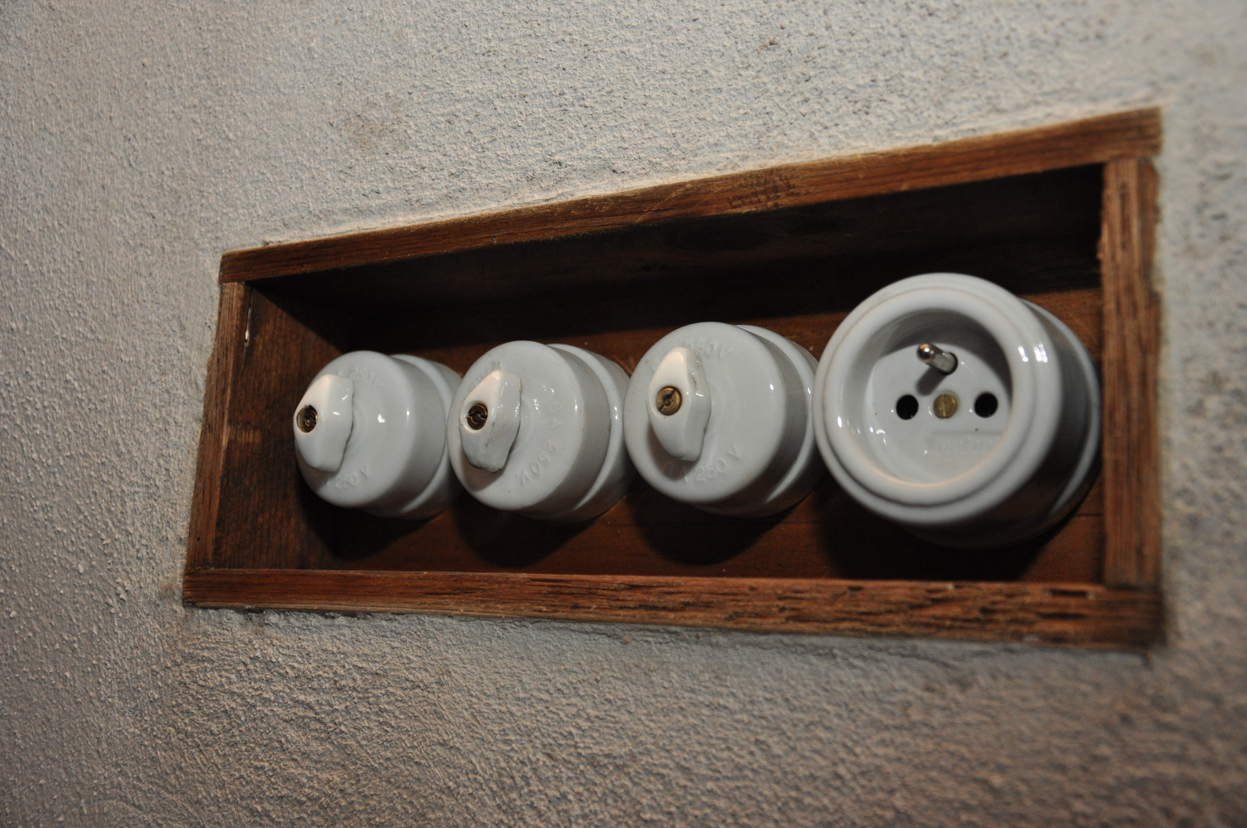 Porcelánová zásuvka Garby