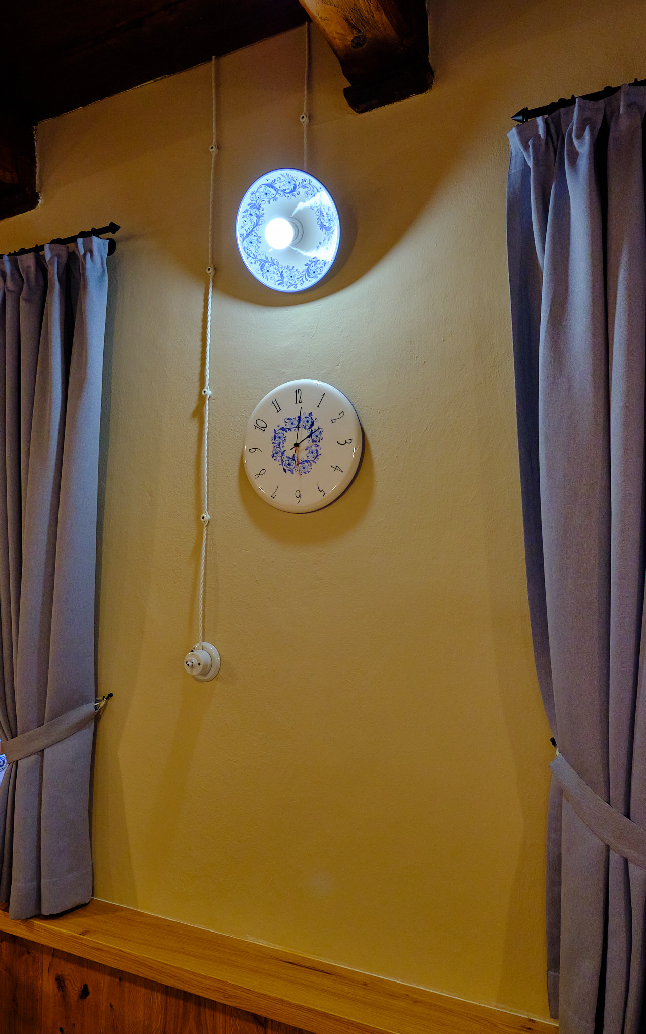 Nástěnné porcelánové hodiny Linea Orologi aj.