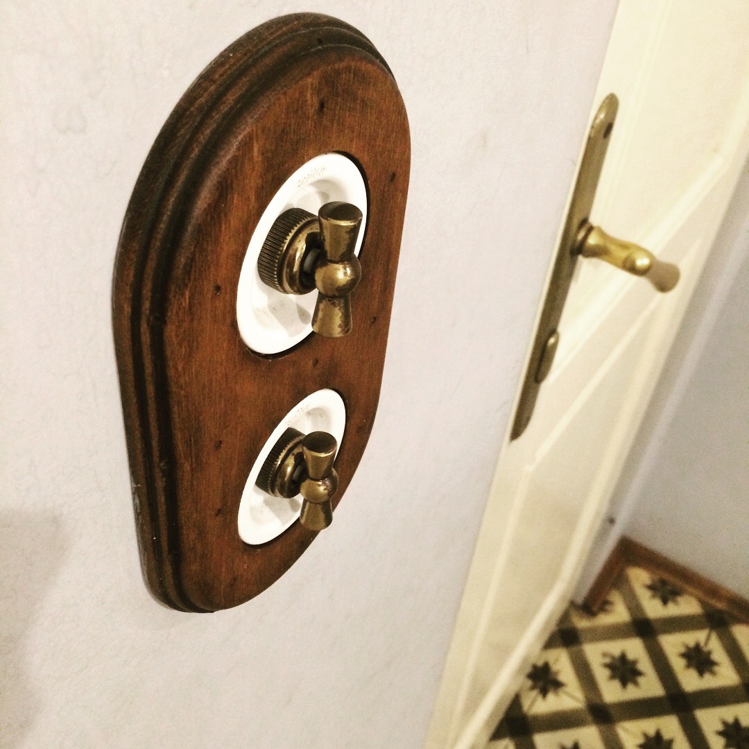 Plastový vypínač Venezia