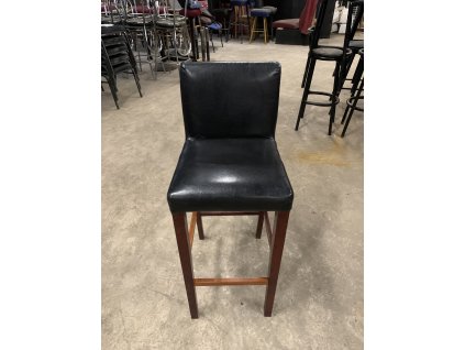 Barová židle dřevěná s černám polstrováním - použitá
