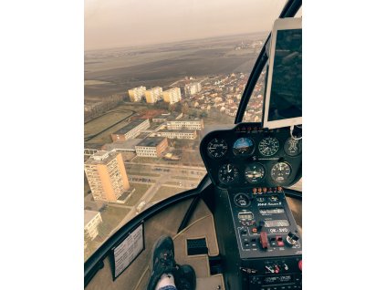 Jeden den pilotem R44