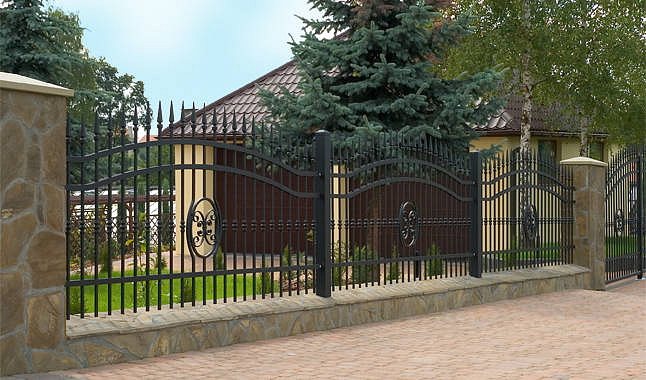 Kovaný plot LUX 10-56 u rodinného domu