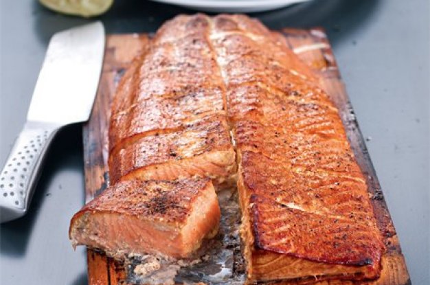 GRILOVANÝ LOSOS NA CEDROVÉM PRKÉNKU