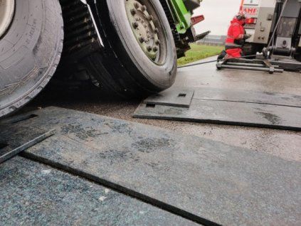 Small drive-on plate