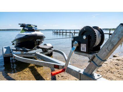 Manual winch with steel cable and brake, pulling force 365 kg, length 6.3 m