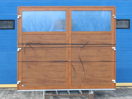 Dvoukřídlá garážová vrata - ALIPLAST IMPERIAL 65, 2900x2415 mm, zlatý dub/bílá  + příslušenství a montážní materiál zdarma
