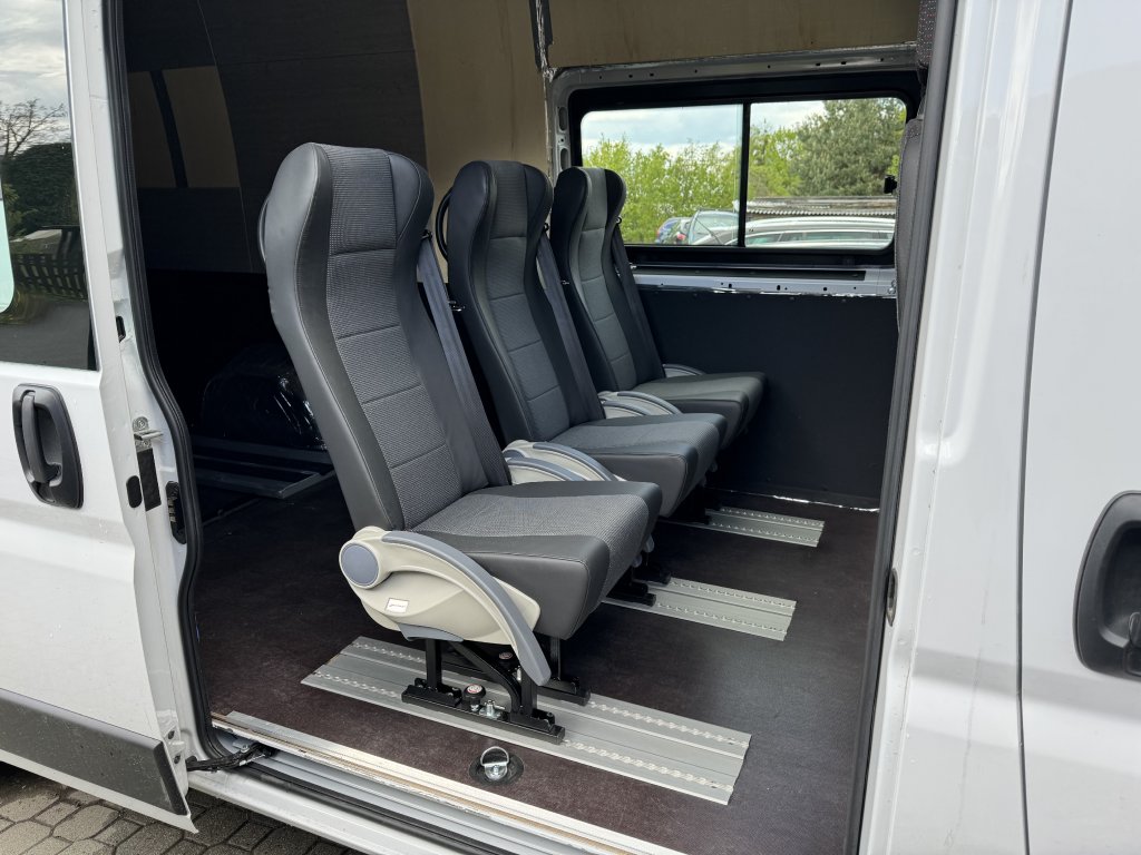 Rozšíření obsaditelnosti - 3x POSUVNÉ SEDADLO UKOTVENÉ V LIŠTÁCH pro Fiat Ducato