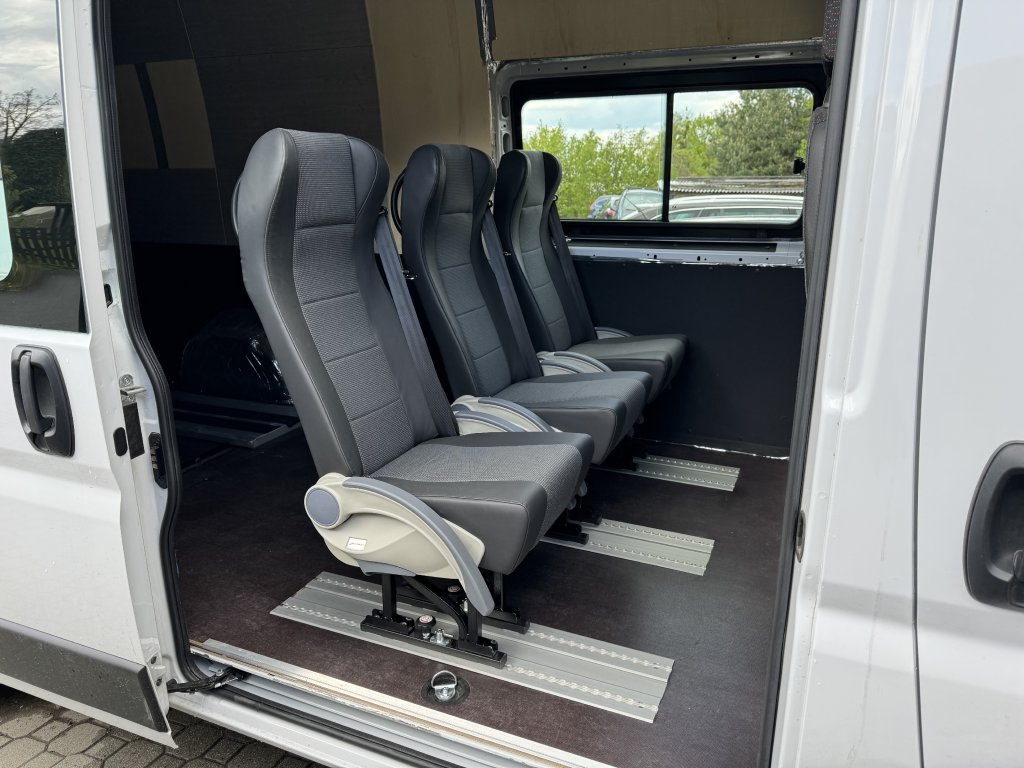 Rozšíření obsaditelnosti - 3x POSUVNÉ SEDADLO UKOTVENÉ V LIŠTÁCH pro Volkswagen Crafter
